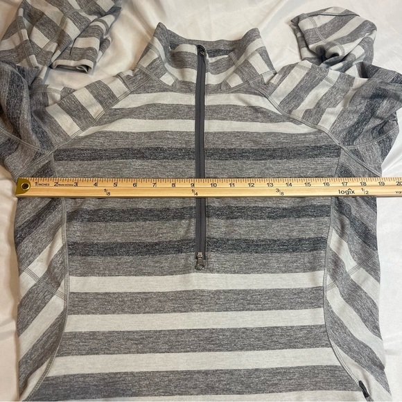 Lululemon Race Your Pace 1/4 Zip Gray Striped Size 12 - Picture 10 of 14